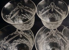 BEAUTIFUL ANTIQUE EDWARDIAN EMBOSSED BOWS & SWAGS PORT WINE GLASSES X 4 (24E)