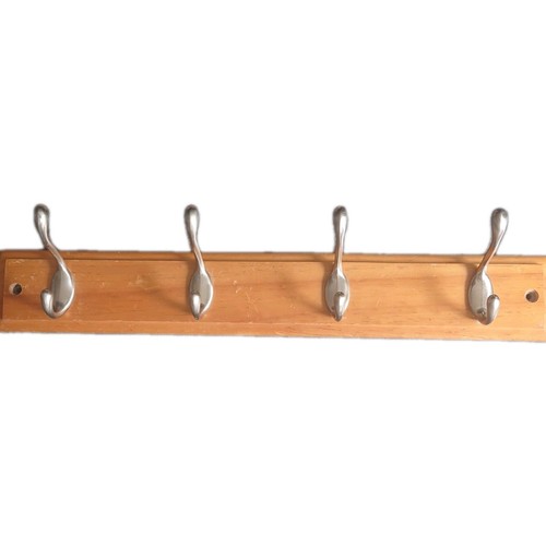 Wooden door clothes - /, hanging