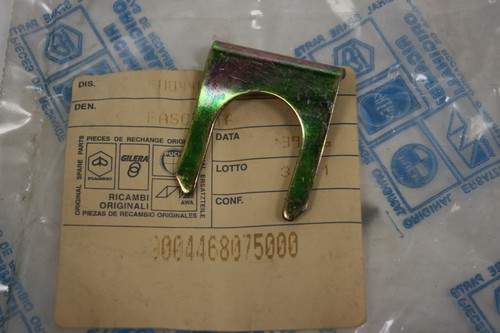 Gearbox control cable clip