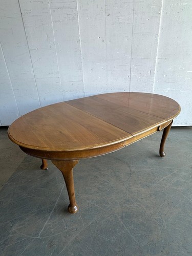 1920 walnut extending - a, 1920’s