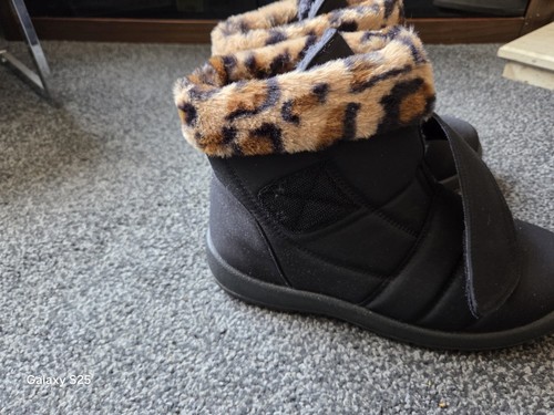 Pavers boots size brand new - size,
