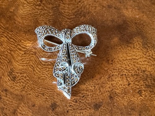 Silver marcasite bow brooch
