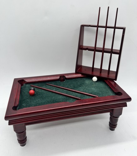Dolls house pool - , table