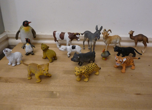 Vintage aaa rubber animals - aaa,