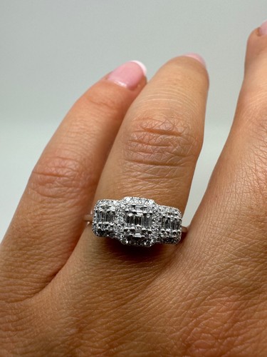 9ct white gold baguettes - 9ct, and