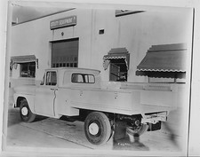 2 Old Chevrolet Apache 20