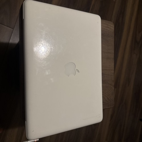 Apple macbook white a1342 - 13,