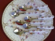 6 UNBRANDED TEA SPOONS   match