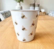 India Jane Large Bee Indoor