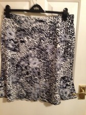 Ladies Skirt Size 14 - Pompoos by Harald Glockler