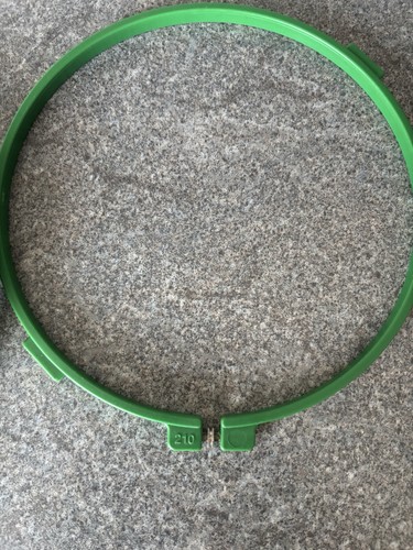 Green round plastic embroidery - round,