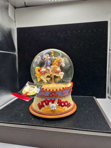 Betty boop carousal - betty, globe