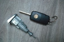 VW VOLKSWAGEN POLO MK5 6R  FRONT DOOR BARREL LOCK AND KEY  2009-2013