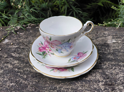 Pretty vintage tea - pretty, &