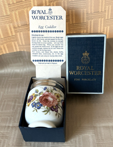 Royal worcester porcelain egg - worcester,