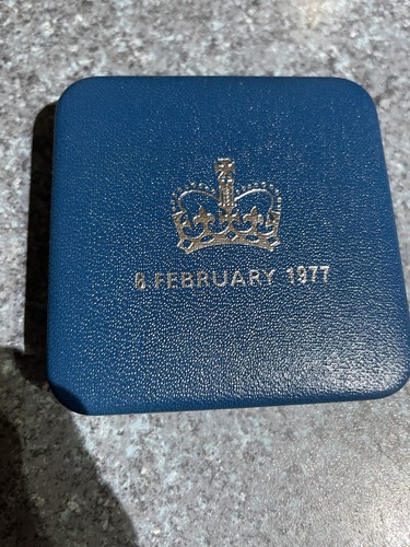 Royal mint 1977 commemorative - royal,