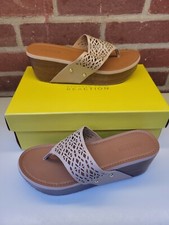 Kenneth Cole REACTION Womens