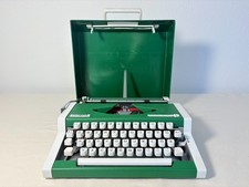 Olympia Traveller De Luxe - Rare Green Typewriter with Case - Vintage 1970s