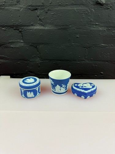 Wedgwood blue and white jasper - blue,