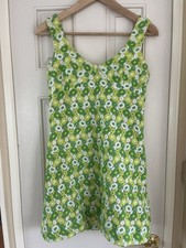 Vintage Green Yellow & White Flowery Daisy Embroidered Shubette Dress