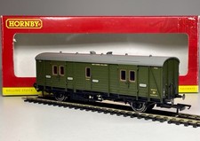 Hornby R4301A SR Maunsell Passenger Brake Van C in Olive Green 753 - OO Gauge