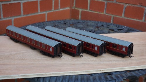 Four hornby mk1 - hornby, coaches