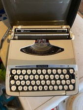 Vintage  Zephyr Smith-Corona Deluxe Portable Typewriter & Case