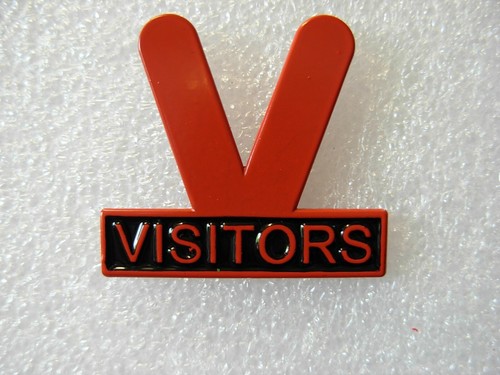 Visitors pin badge sci fi - pin,