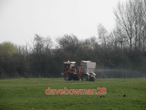 Photo fertilising pasture - photo,