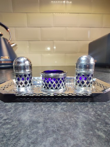 Salt and pepper pot condiment - pepper,