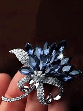 Flower Brooch Elegant Crystal