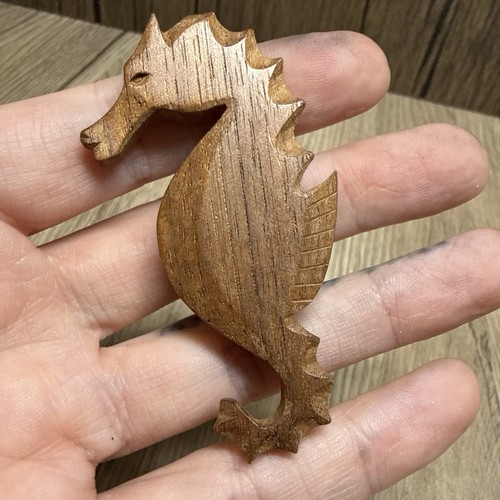 Vintage wooden seahorse brooch - wooden,
