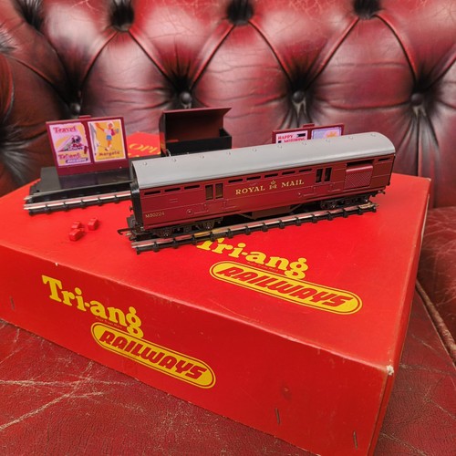 Tri ang r323 royal - mail, coach