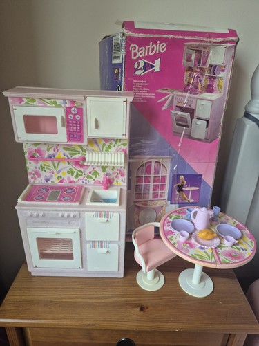 Vintage barbie 1 kitchen - in,