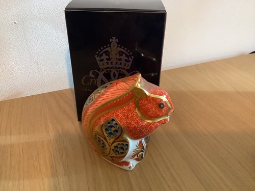 Royal crown derby red squirrel - red,