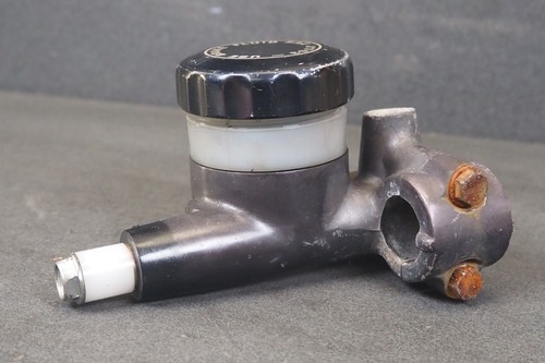 Master cylinder assy - fr.,