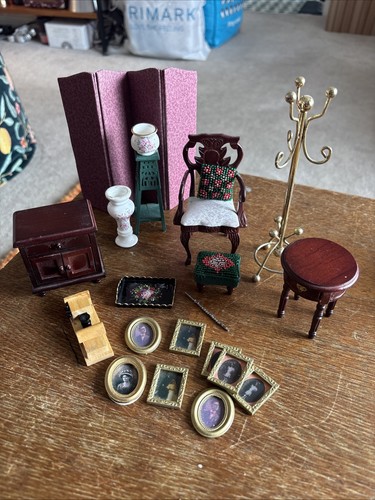 Dolls house furniture - dolls, 1.12th