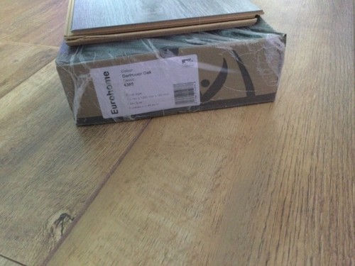Light grey laminate flooring - grey,