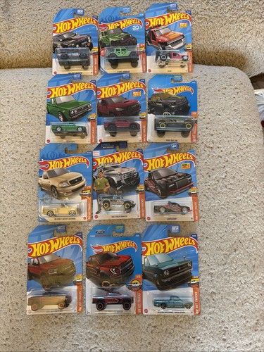 Hot wheels bundle - 12,