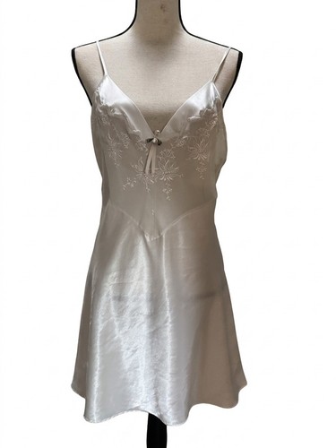 Vintage white satin - white,