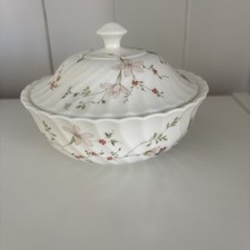 Wedgwood rosehip sugar bowl - rosehip,