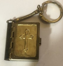 Vintage Old Metal Keyring Ring Gold Effect Bible The New Testament Book Key Ring