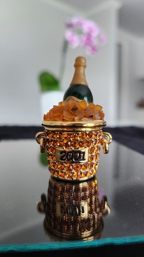 2001 estee lauder beautiful - estee,