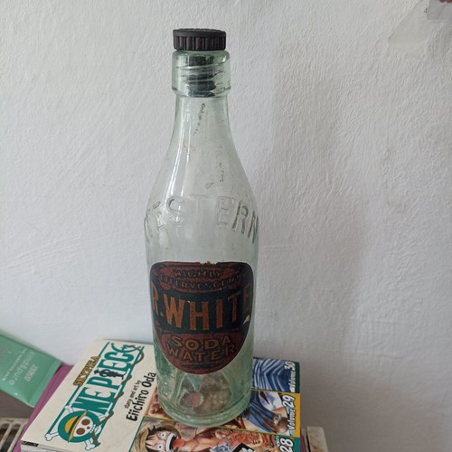 Old white soda wáter - old,