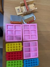 Silicone moulds with cutter