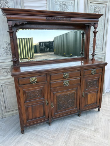 Stunning antique sideboard - stunning,