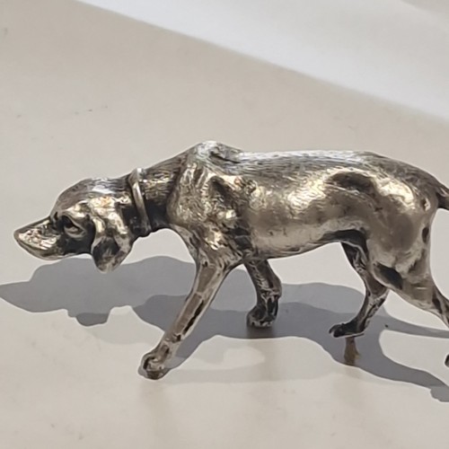 Solid silver pointer dog - silver,