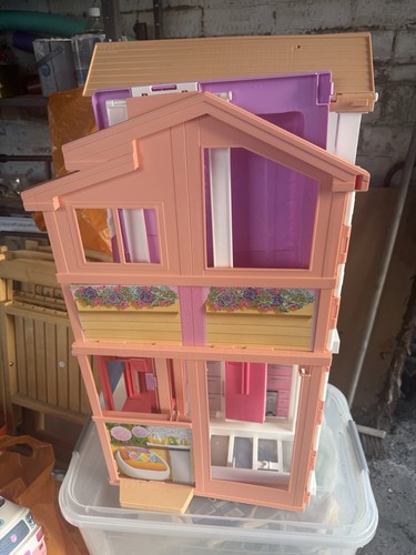 Barbie house and bundle set - house,