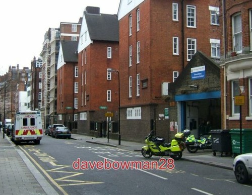 Photo bloomsbury ambulance - ,