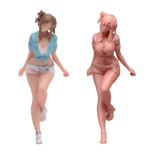 Girl figure miniature - 1/64,